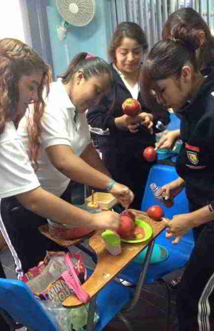 Escuelas de Asistente Educativo y puericultura practicas de mini chef.